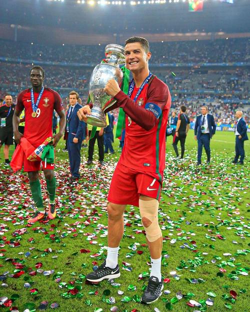 球迷：这队已经提前预定冠军