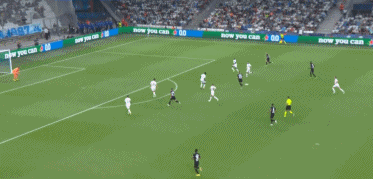 詹姆斯末节连得10分+致命抢断，湖人112-108险胜76人，40岁传奇再创历史纪录